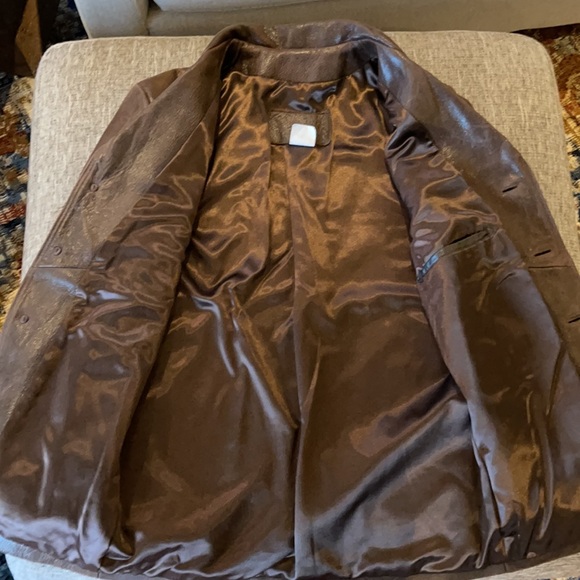 Beautiful, barely worn full grain leather coat. - Picture 6 of 7